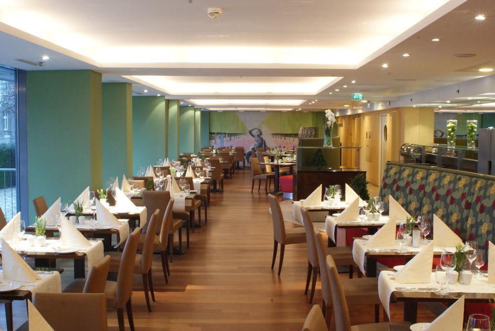 Courtyard By Marriott Vienna Schoenbrunn Exterior photo