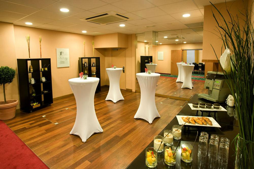 Courtyard By Marriott Vienna Schoenbrunn Exterior photo