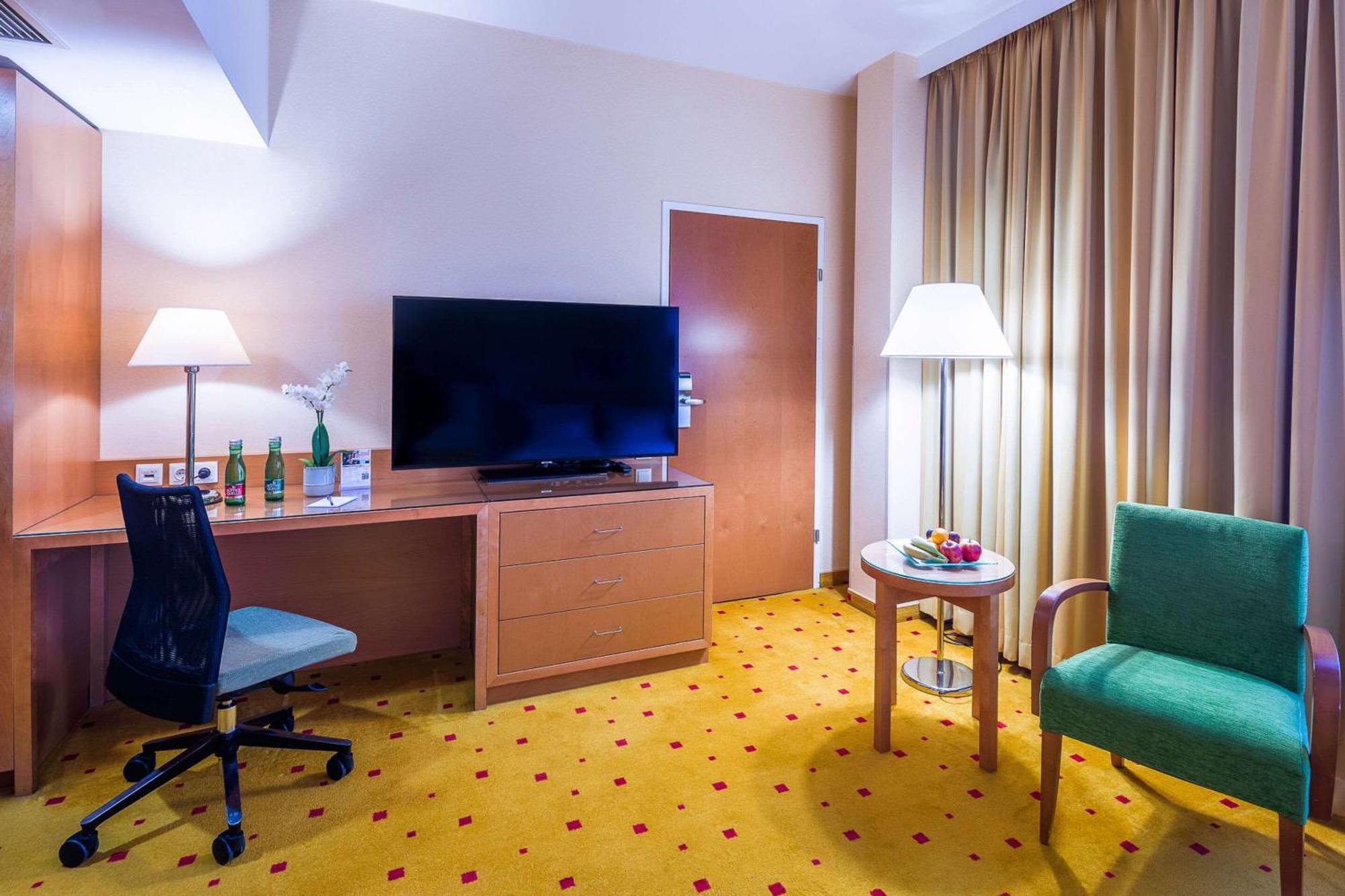 Courtyard By Marriott Vienna Schoenbrunn Exterior photo