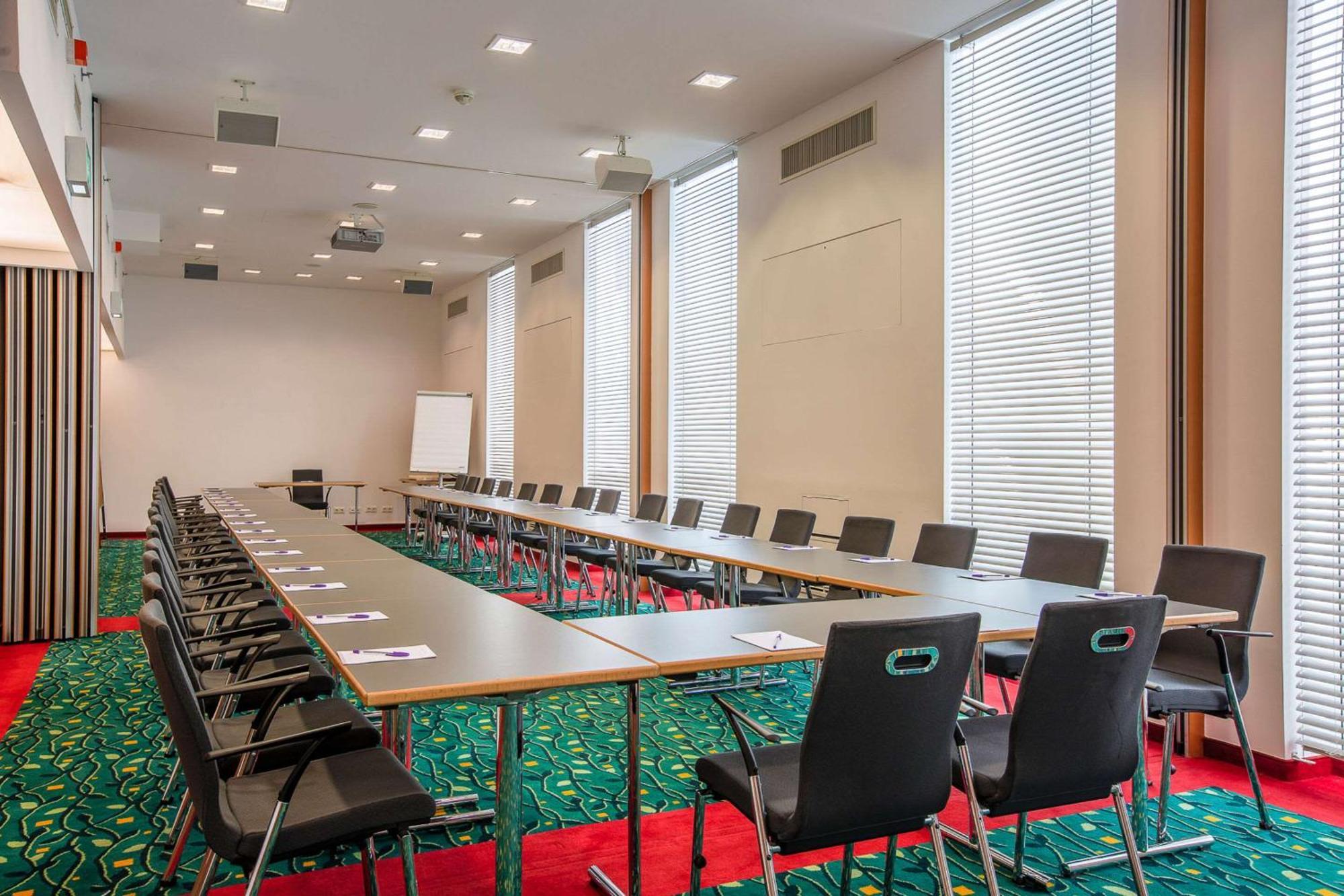Courtyard By Marriott Vienna Schoenbrunn Exterior photo