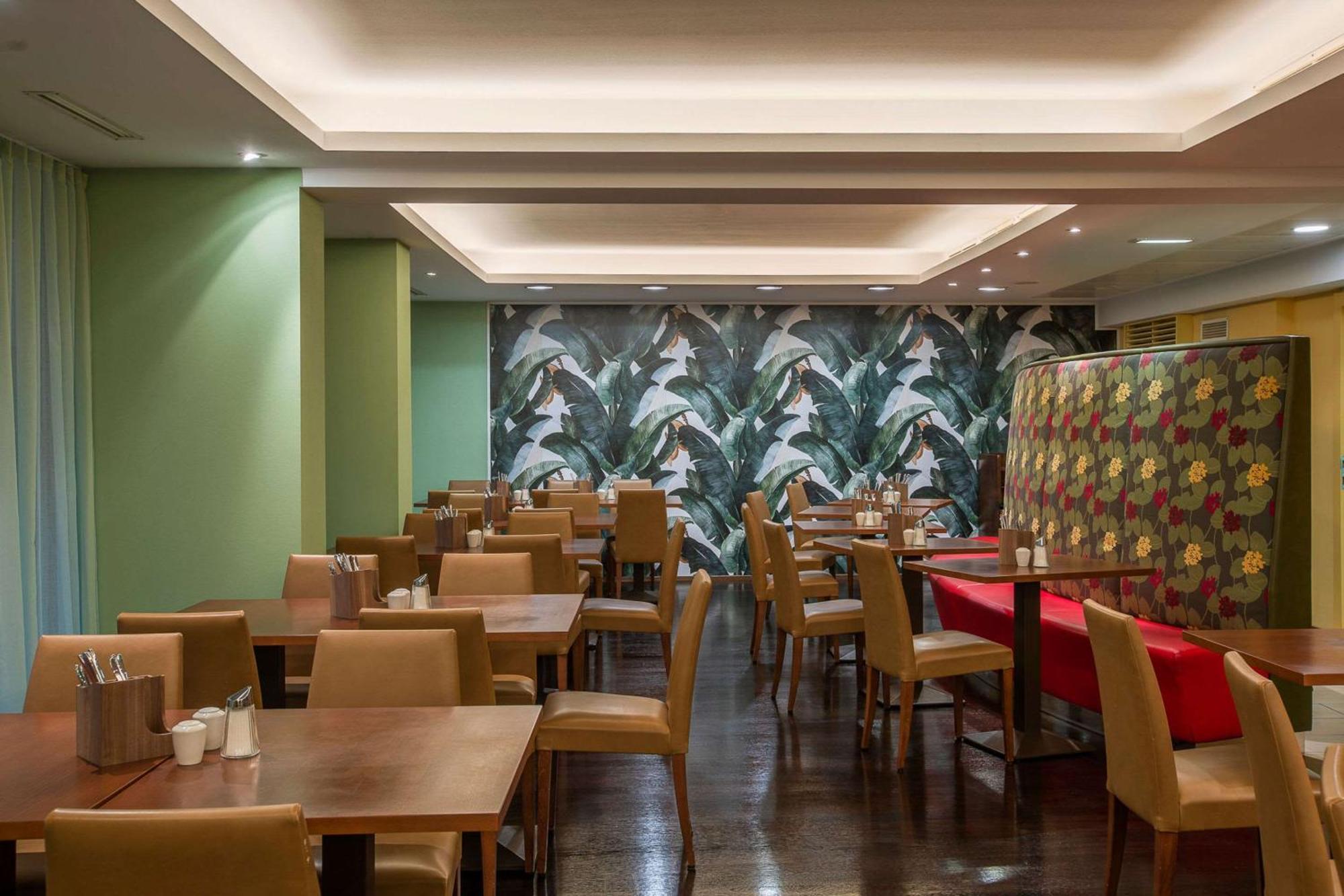 Courtyard By Marriott Vienna Schoenbrunn Exterior photo